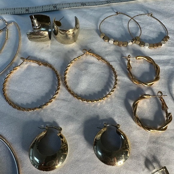 11 Pair of goldtone hoop earrings - Picture 4 of 7